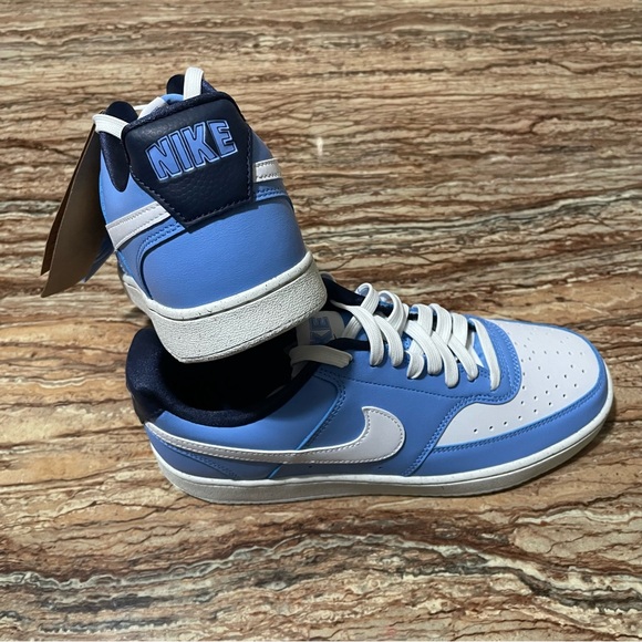 Nike - Picture 11 of 17